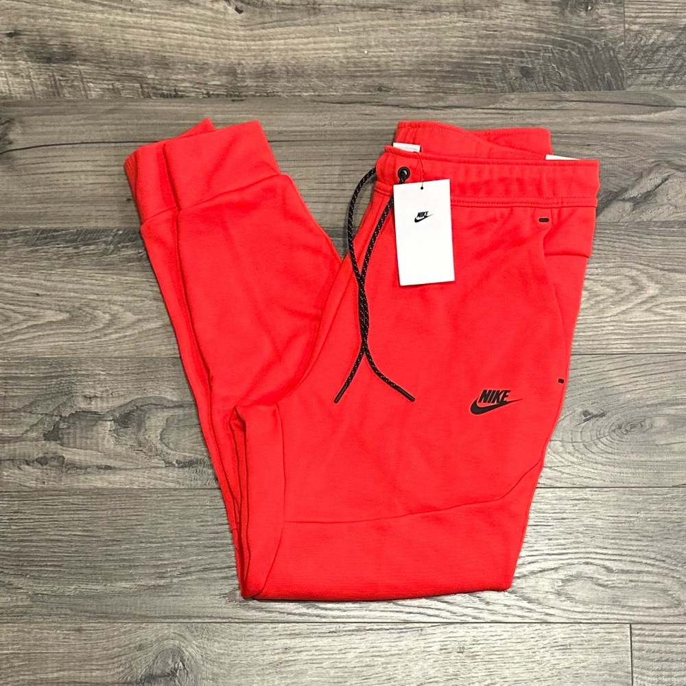 Nike Tech Sportswear